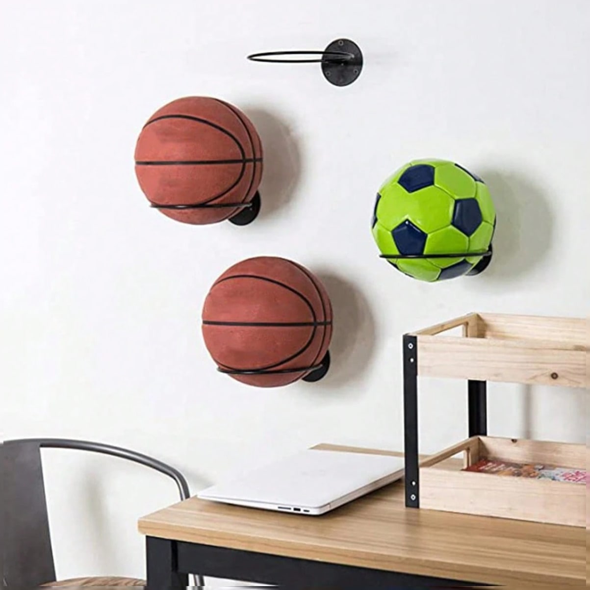 Home Gym In Garage - Rak Pajangan Bola Basket yang Hemat